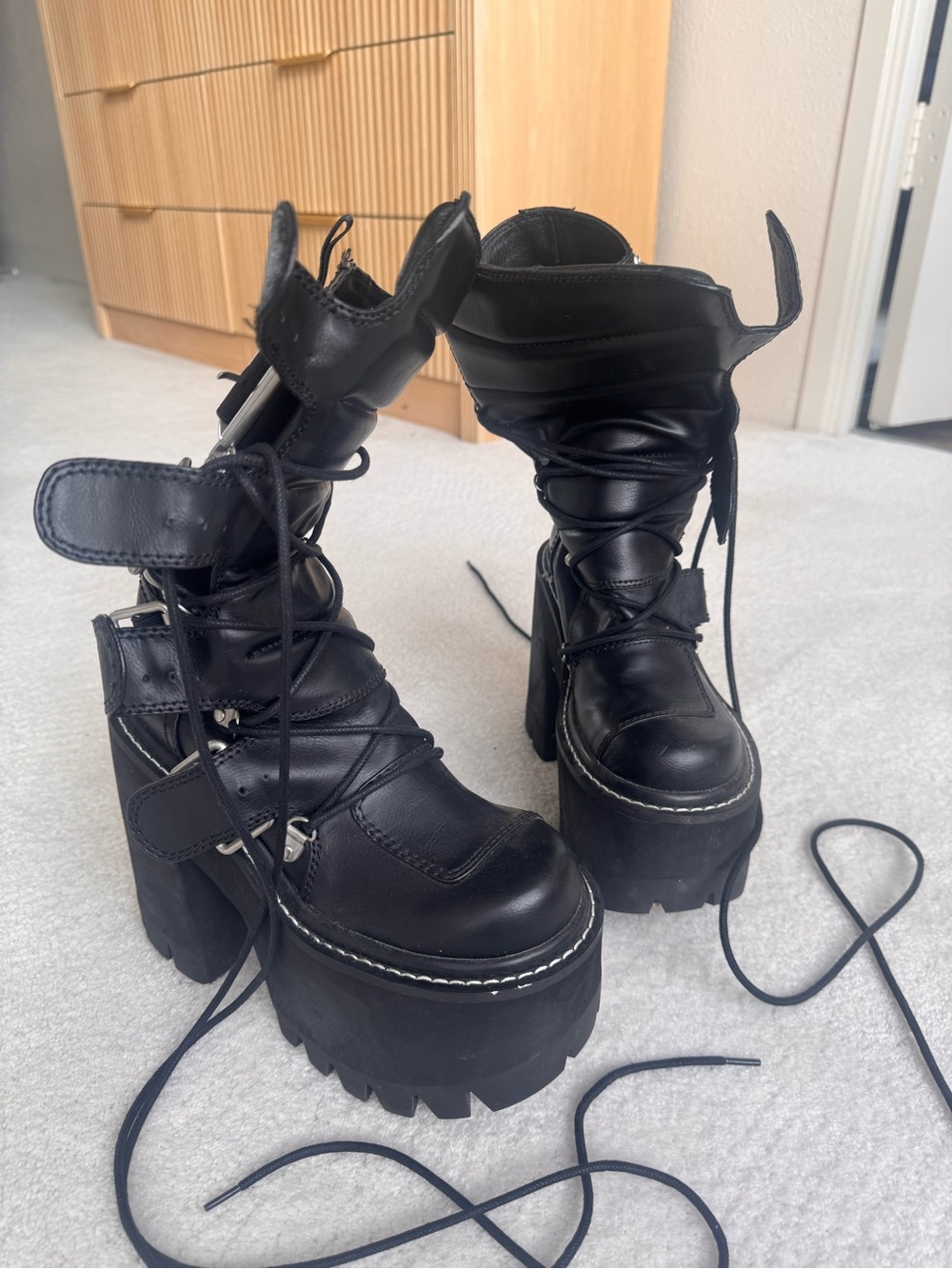 Women's Black Chunky Platform Lace-Up Heeled Boots